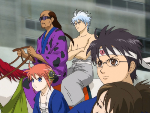 Ичилгүй гараа өргөж байгаад хэл